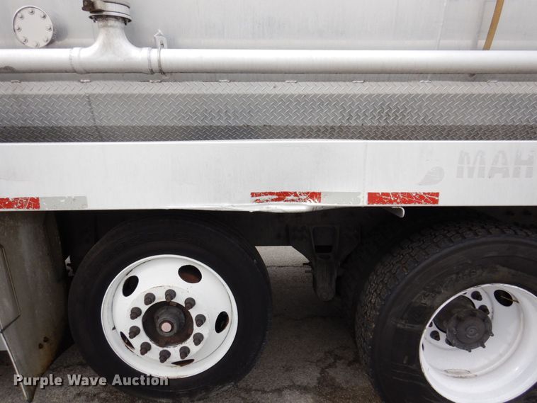 image for item JL9862 2016 International 7600  vacuum truck