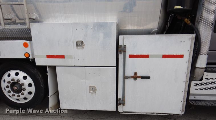 image for item JL9862 2016 International 7600  vacuum truck