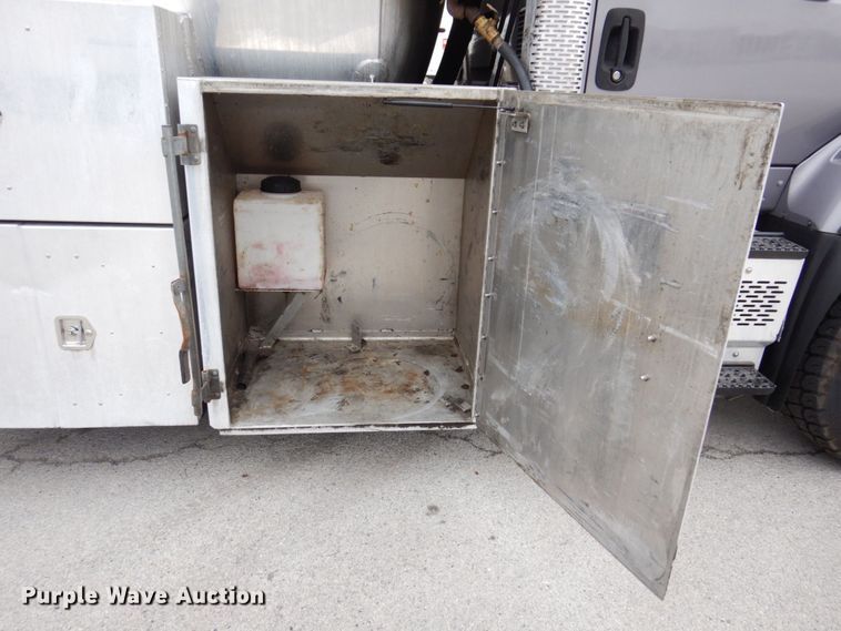 image for item JL9862 2016 International 7600  vacuum truck