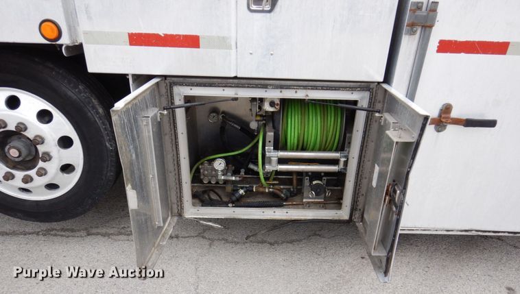 image for item JL9862 2016 International 7600  vacuum truck