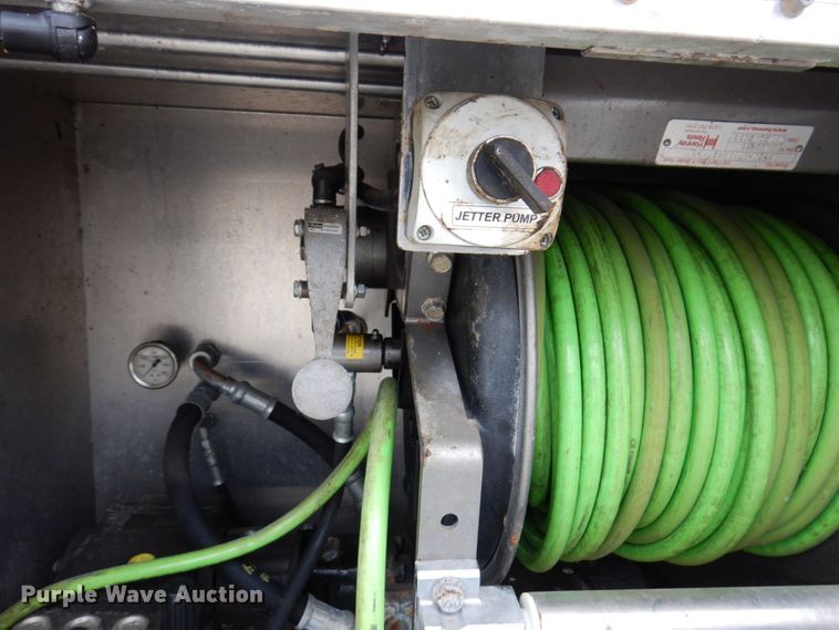 image for item JL9862 2016 International 7600  vacuum truck