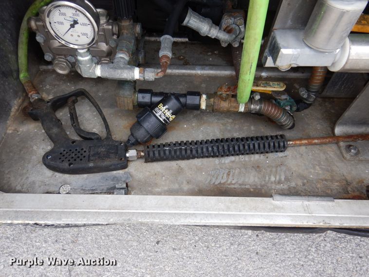 image for item JL9862 2016 International 7600  vacuum truck