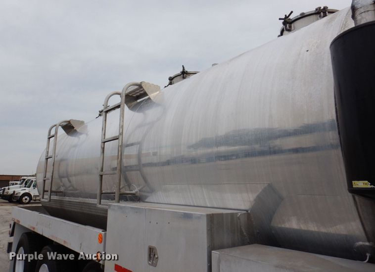 image for item JL9862 2016 International 7600  vacuum truck