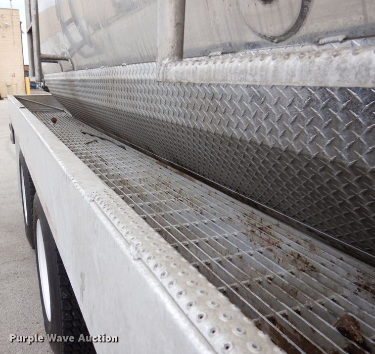 image for item JL9862 2016 International 7600  vacuum truck