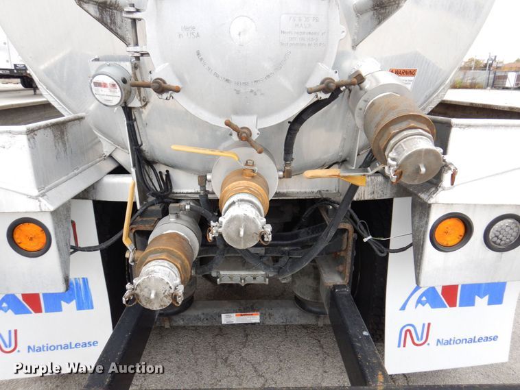 image for item JL9862 2016 International 7600  vacuum truck