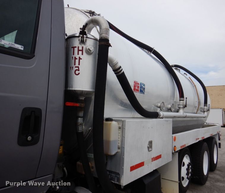 image for item JL9862 2016 International 7600  vacuum truck
