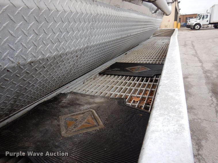 image for item JL9862 2016 International 7600  vacuum truck