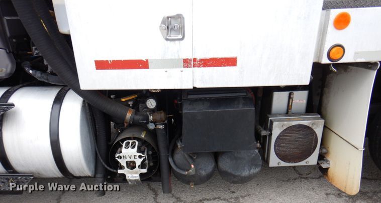 image for item JL9862 2016 International 7600  vacuum truck