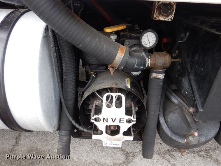 image for item JL9862 2016 International 7600  vacuum truck