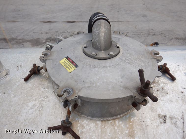 image for item JL9862 2016 International 7600  vacuum truck