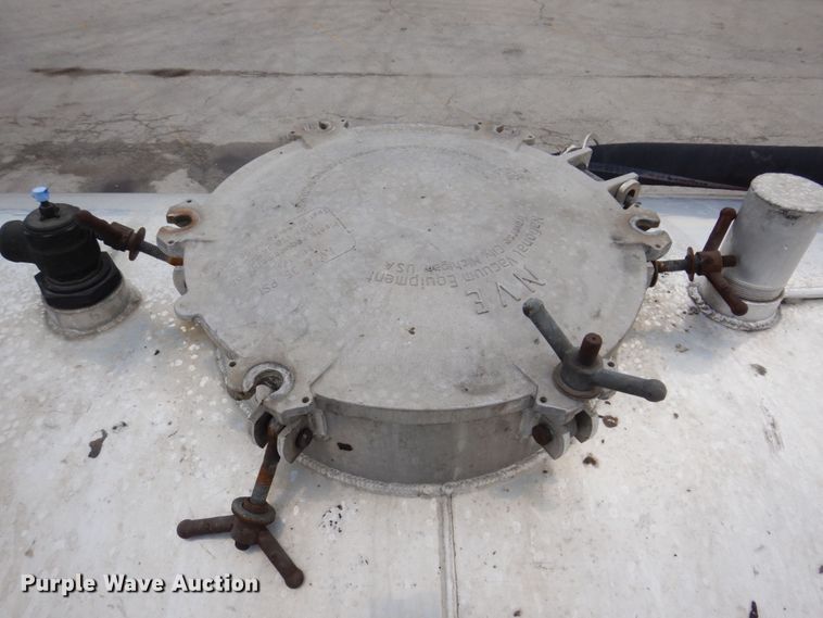 image for item JL9862 2016 International 7600  vacuum truck