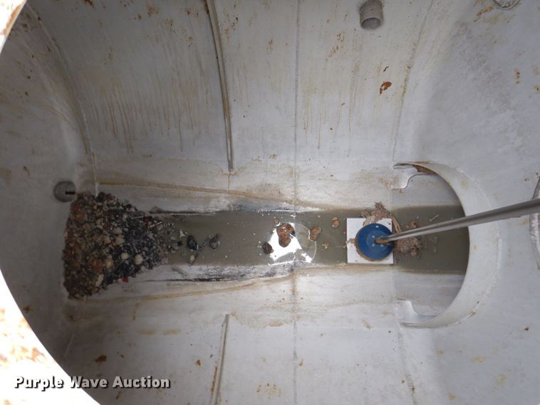 image for item JL9862 2016 International 7600  vacuum truck