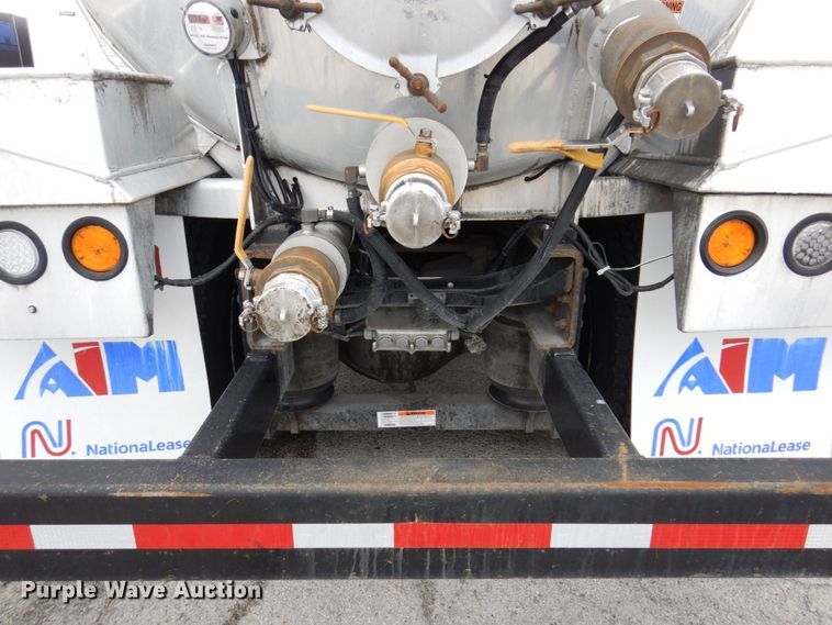 image for item JL9862 2016 International 7600  vacuum truck