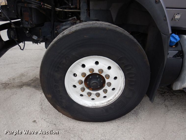 image for item JL9862 2016 International 7600  vacuum truck