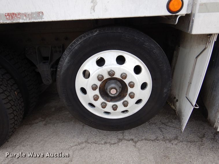 image for item JL9862 2016 International 7600  vacuum truck