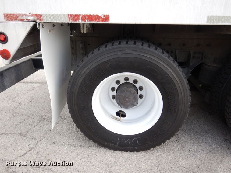 image for item JL9862 2016 International 7600  vacuum truck