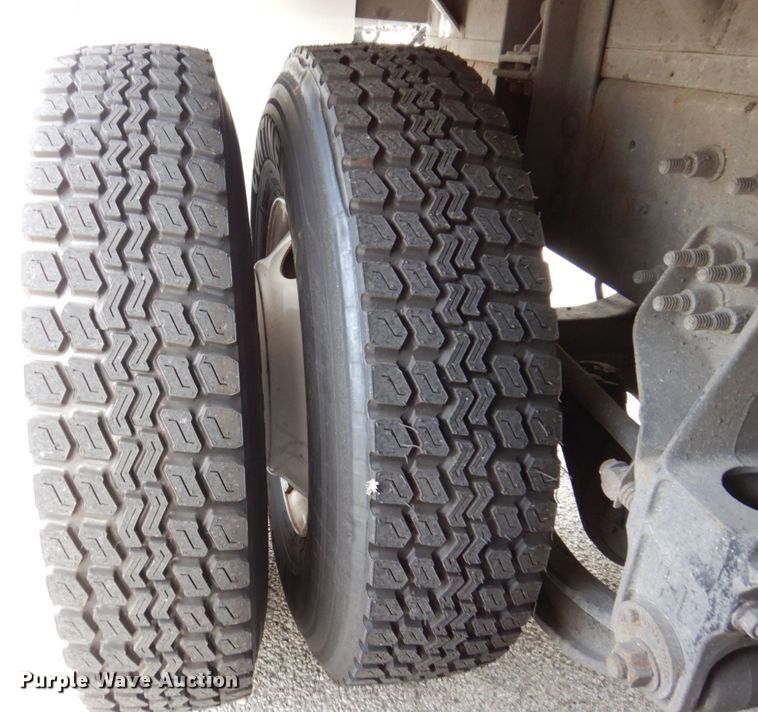 image for item JL9862 2016 International 7600  vacuum truck