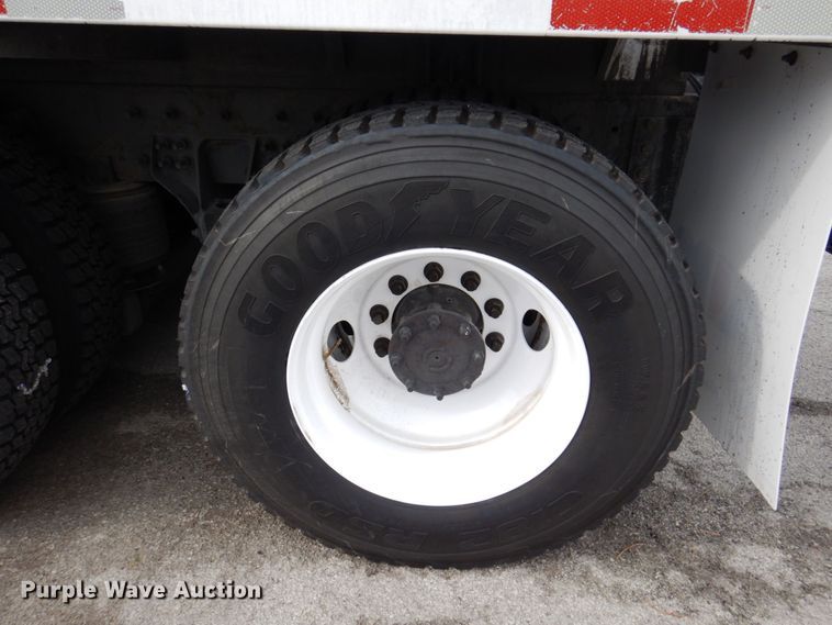 image for item JL9862 2016 International 7600  vacuum truck