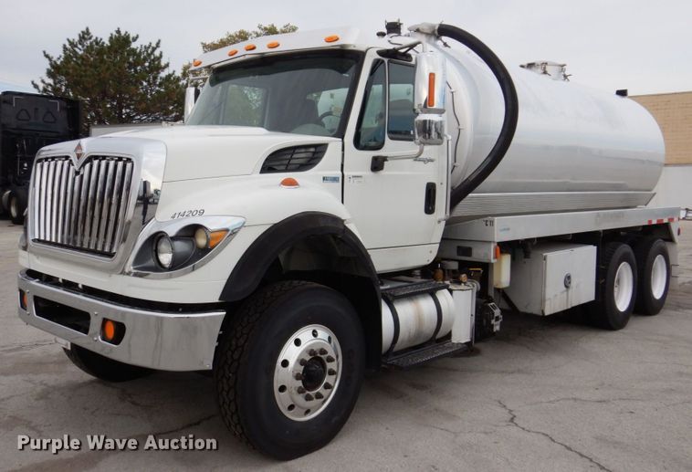 image for item JL9863 2014 International 7500  vacuum truck