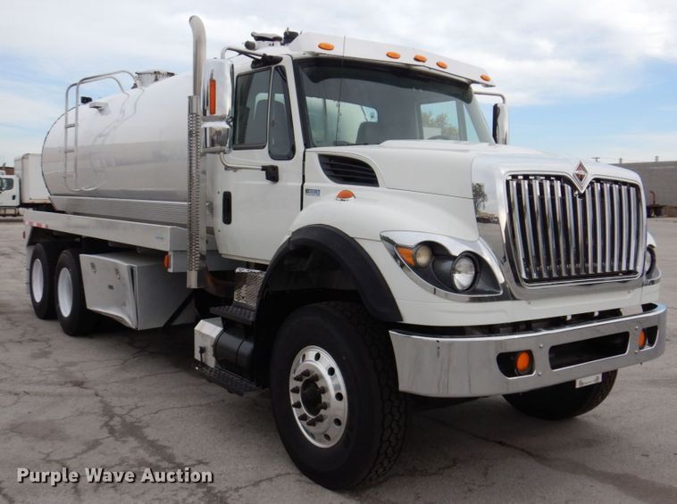 image for item JL9863 2014 International 7500  vacuum truck