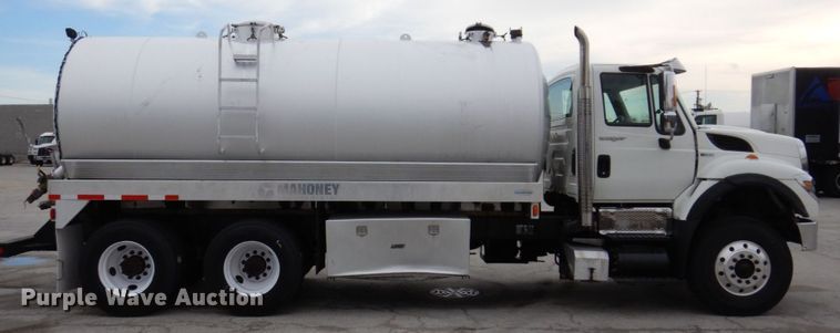 image for item JL9863 2014 International 7500  vacuum truck