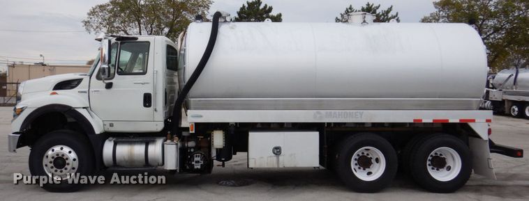 image for item JL9863 2014 International 7500  vacuum truck