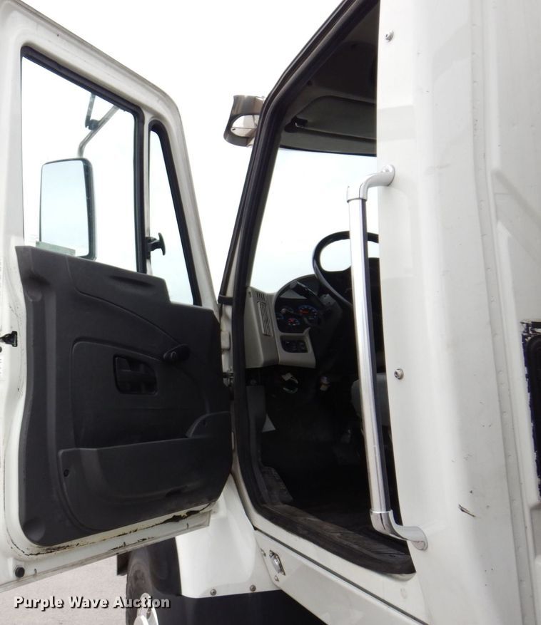 image for item JL9863 2014 International 7500  vacuum truck