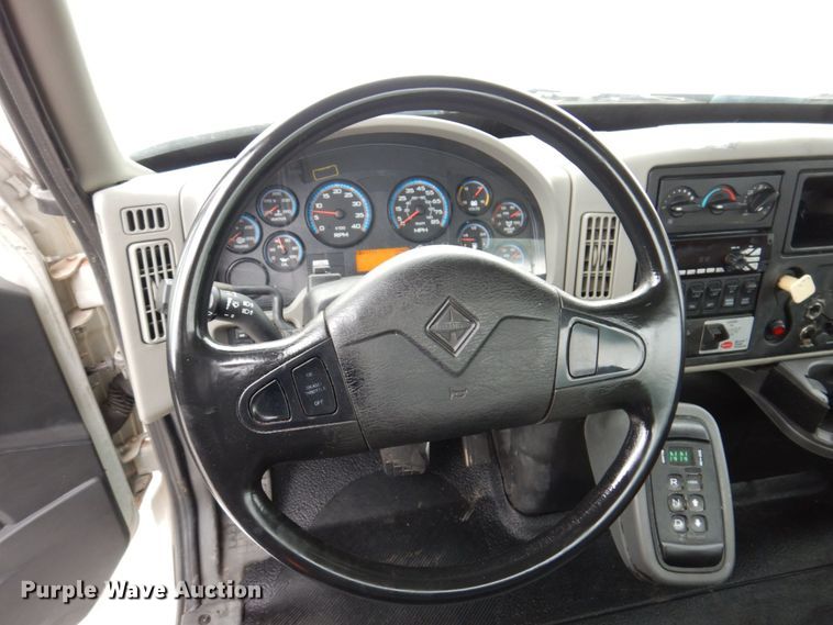 image for item JL9863 2014 International 7500  vacuum truck