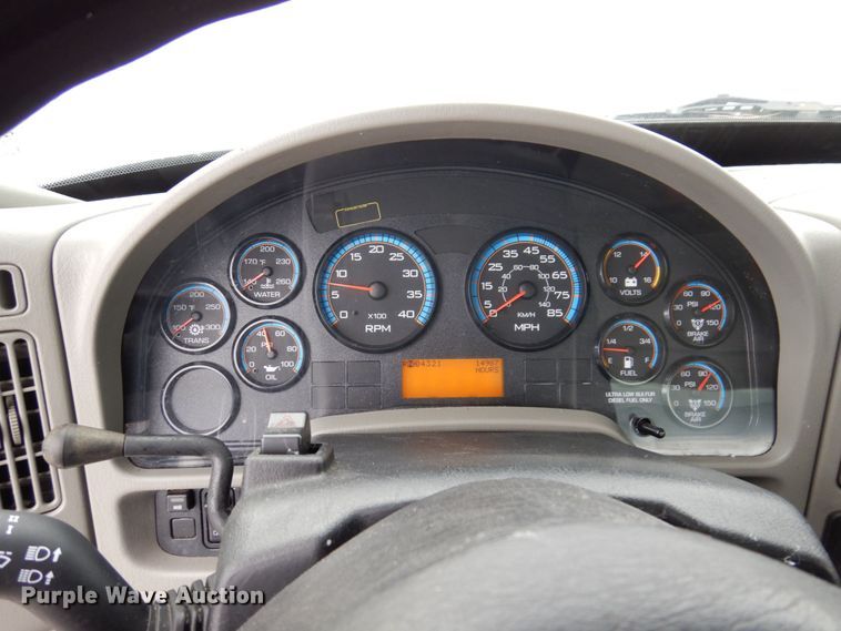 image for item JL9863 2014 International 7500  vacuum truck