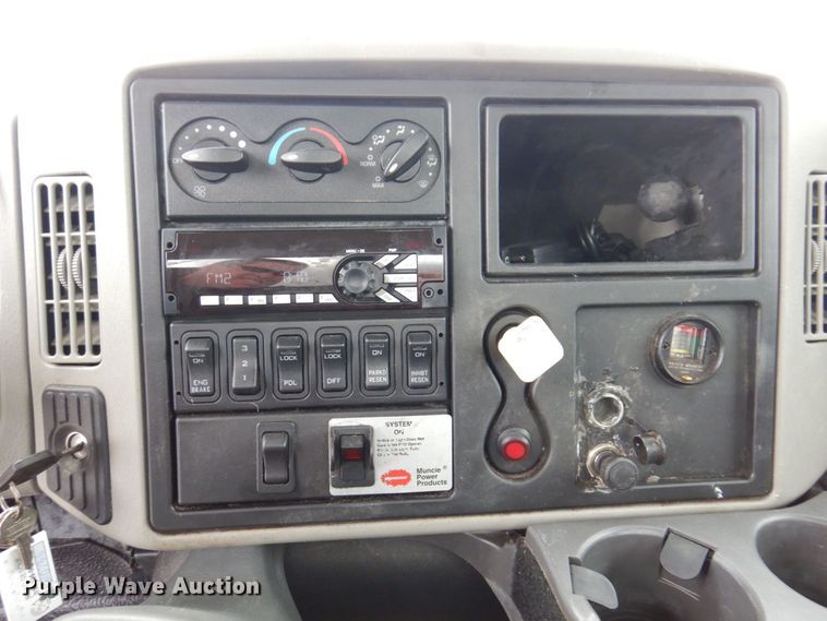 image for item JL9863 2014 International 7500  vacuum truck