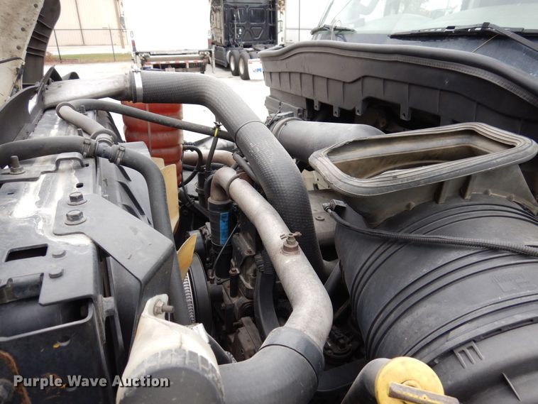 image for item JL9863 2014 International 7500  vacuum truck