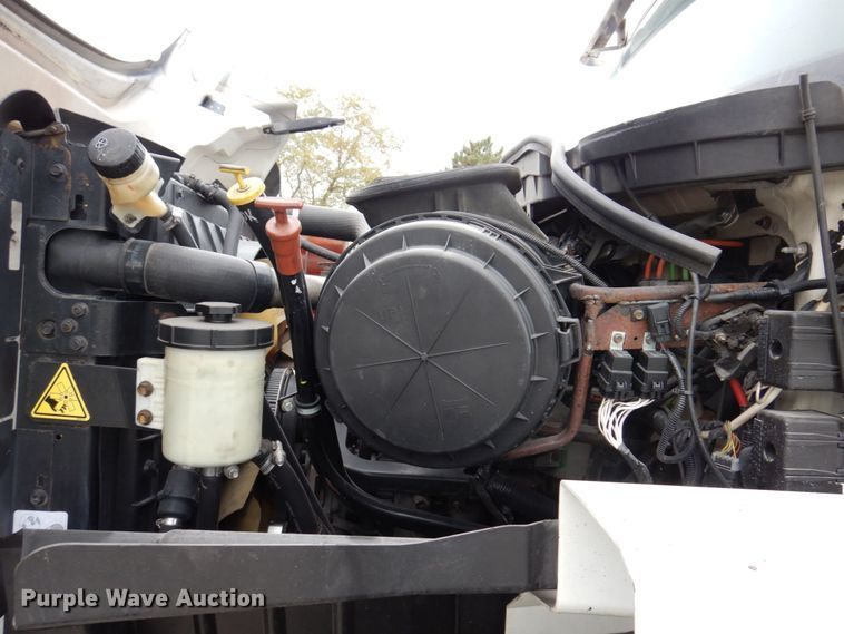 image for item JL9863 2014 International 7500  vacuum truck