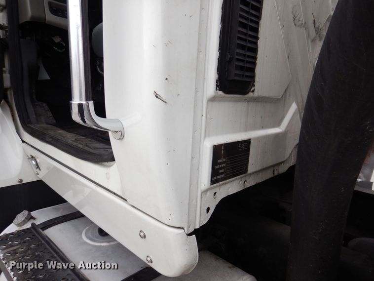 image for item JL9863 2014 International 7500  vacuum truck