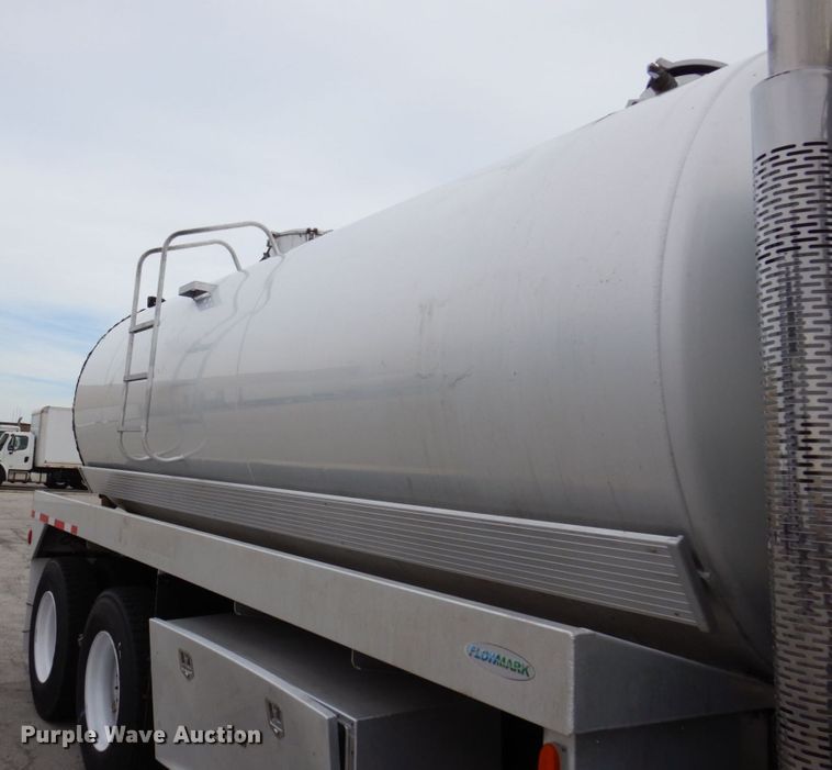 image for item JL9863 2014 International 7500  vacuum truck