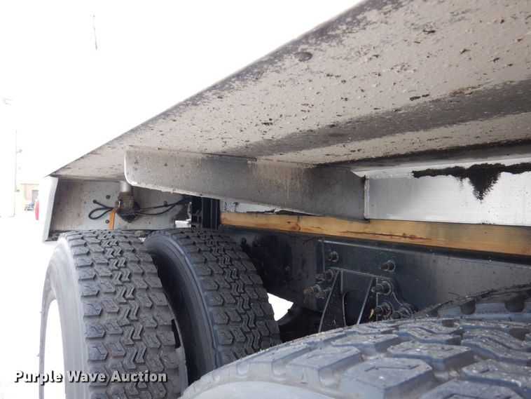 image for item JL9863 2014 International 7500  vacuum truck