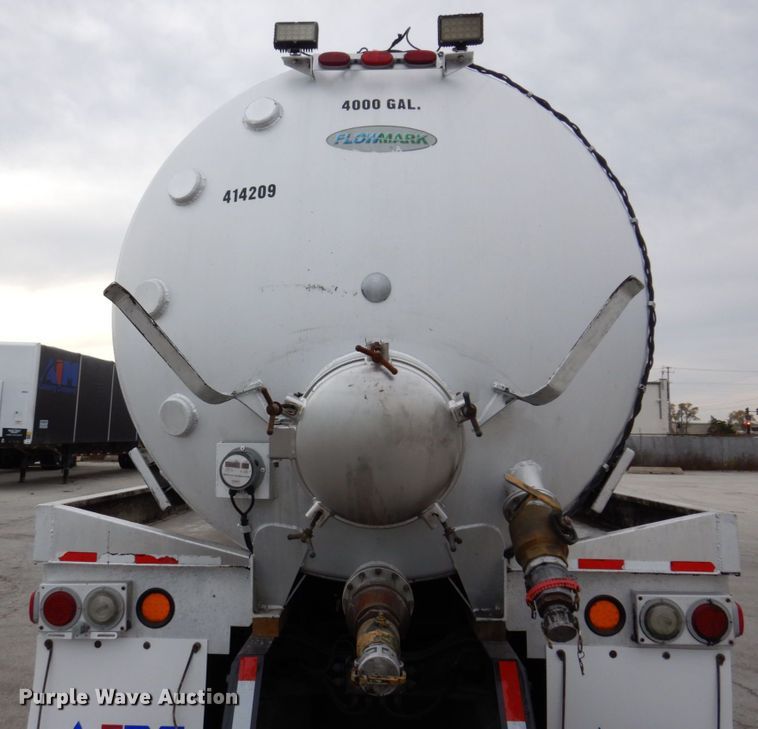 image for item JL9863 2014 International 7500  vacuum truck