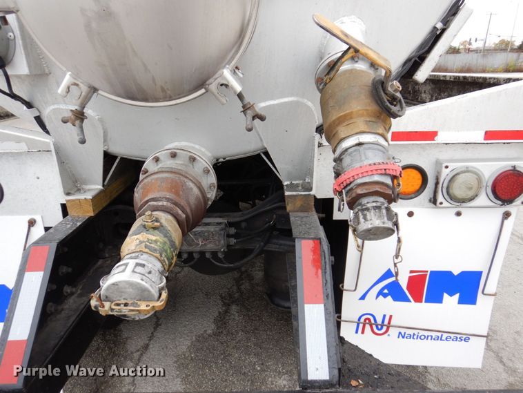 image for item JL9863 2014 International 7500  vacuum truck