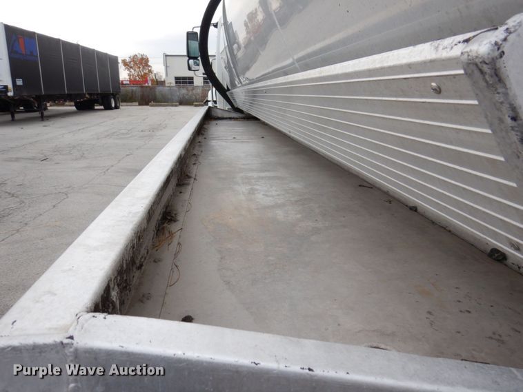 image for item JL9863 2014 International 7500  vacuum truck