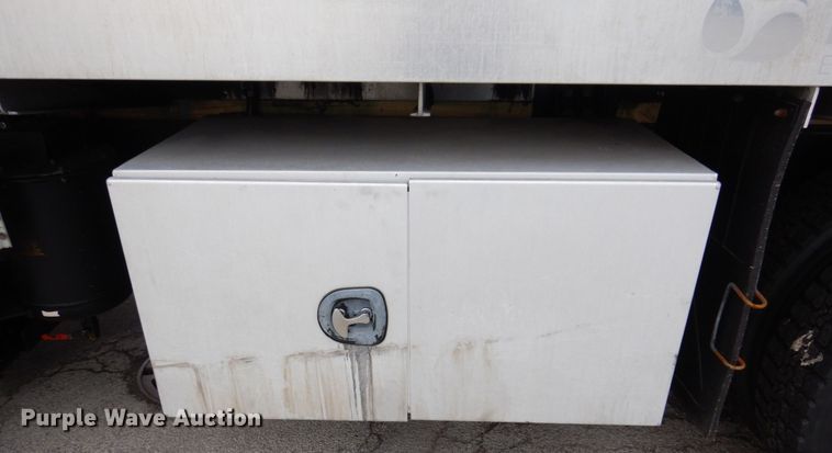 image for item JL9863 2014 International 7500  vacuum truck