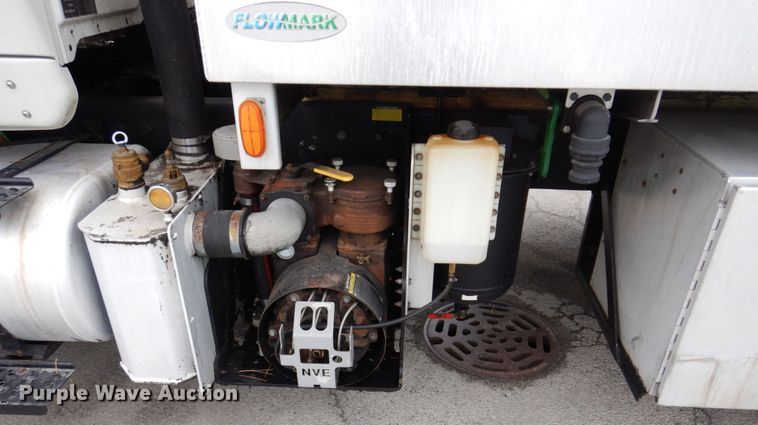 image for item JL9863 2014 International 7500  vacuum truck