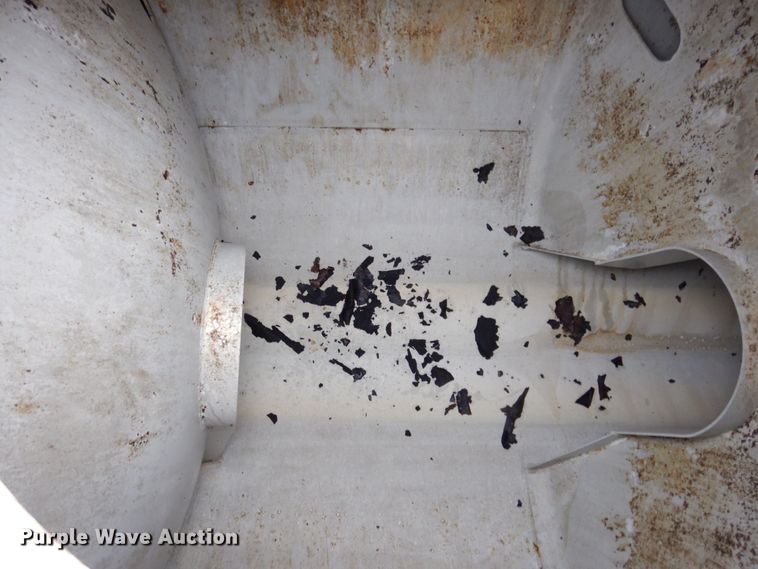 image for item JL9863 2014 International 7500  vacuum truck