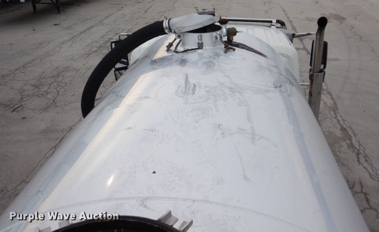 image for item JL9863 2014 International 7500  vacuum truck