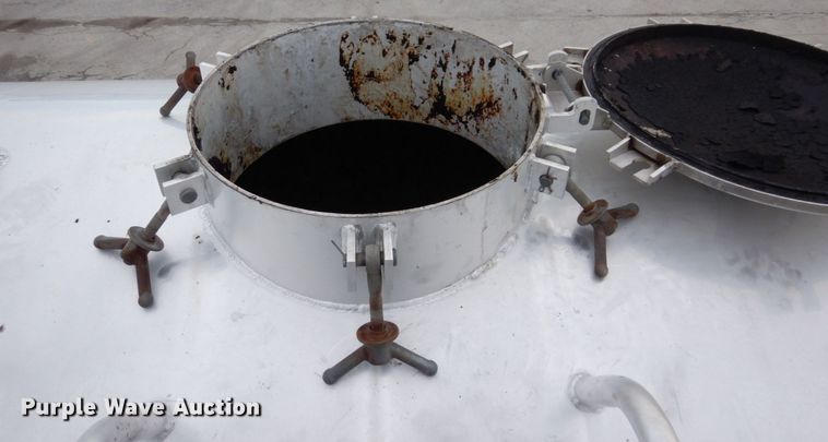 image for item JL9863 2014 International 7500  vacuum truck