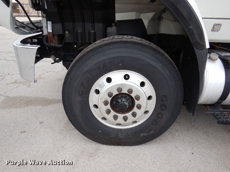 image for item JL9863 2014 International 7500  vacuum truck