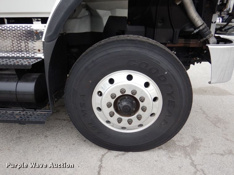 image for item JL9863 2014 International 7500  vacuum truck