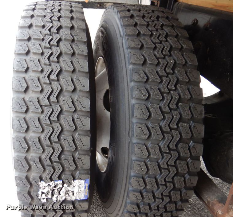 image for item JL9863 2014 International 7500  vacuum truck