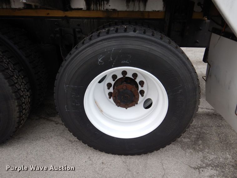 image for item JL9863 2014 International 7500  vacuum truck