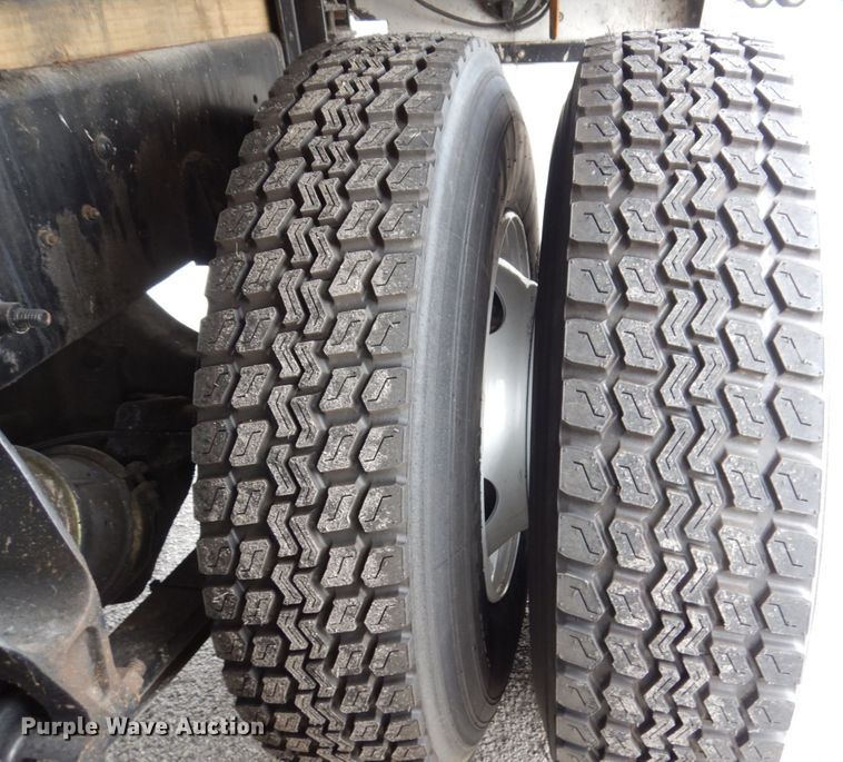 image for item JL9863 2014 International 7500  vacuum truck