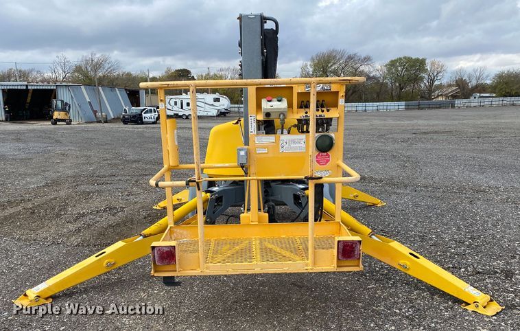 image for item JW9323 2004 Bil-Jax XLB-4319  boom lift