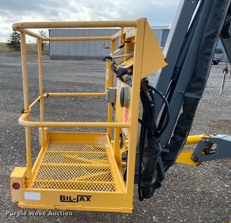 image for item JW9323 2004 Bil-Jax XLB-4319  boom lift